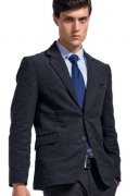 皮膚黑黃的人怎樣穿西裝？